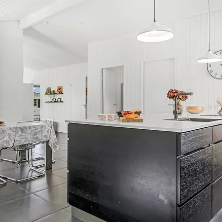 Holiday home Hermine - 600m From The Sea By Interhome Lokken